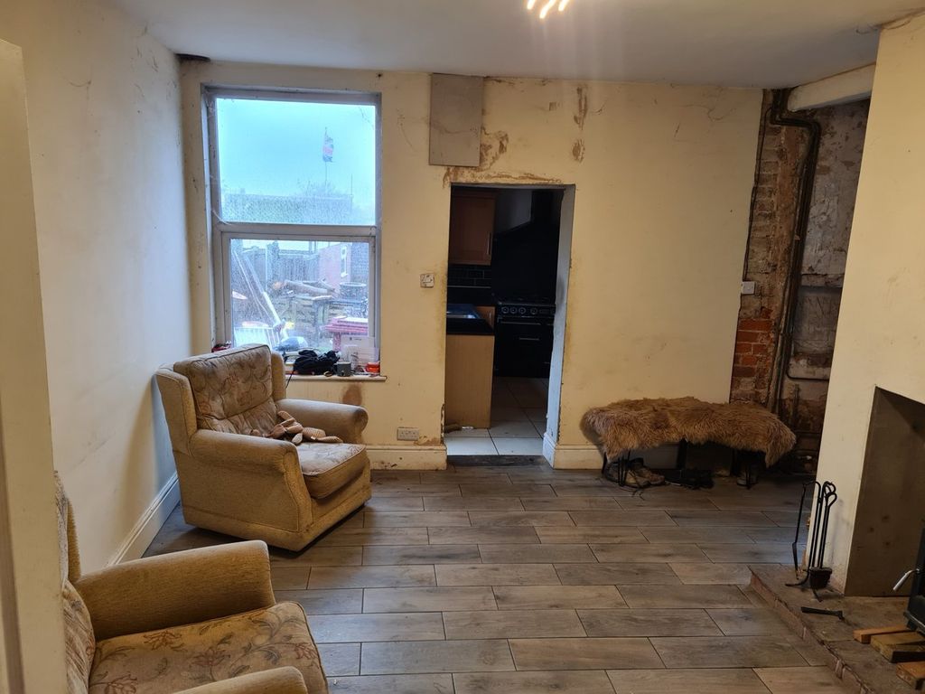 Property photo 3 of 25