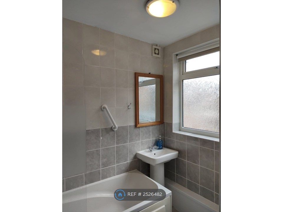 Property photo 2 of 9 Bathroom