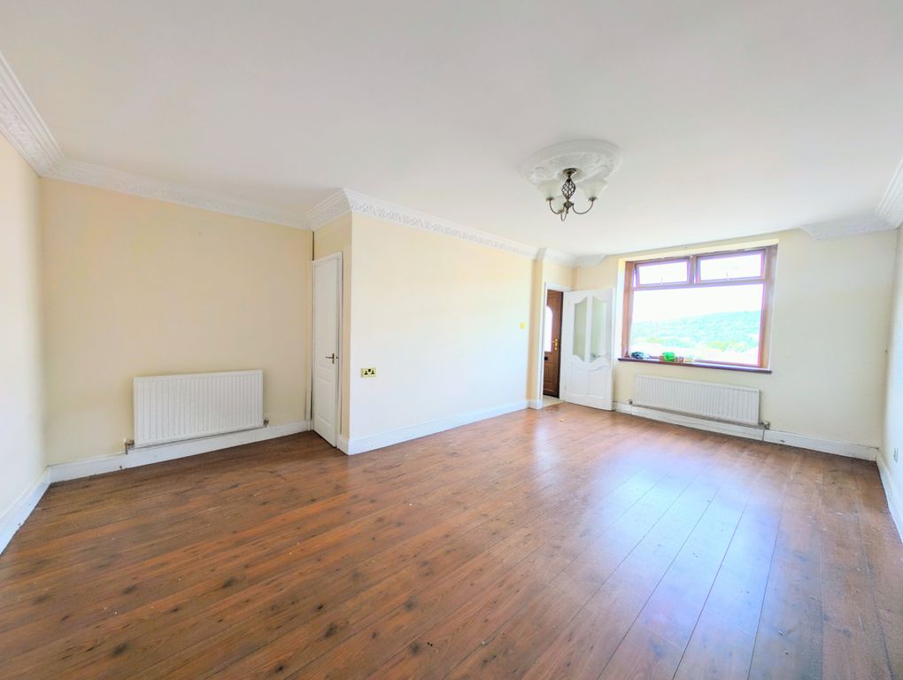 Property photo 2 of 20 Living Room