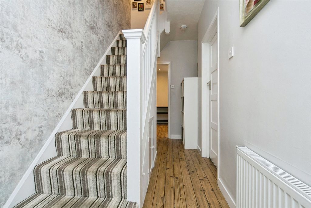 Property photo 3 of 22 Picture No. 04