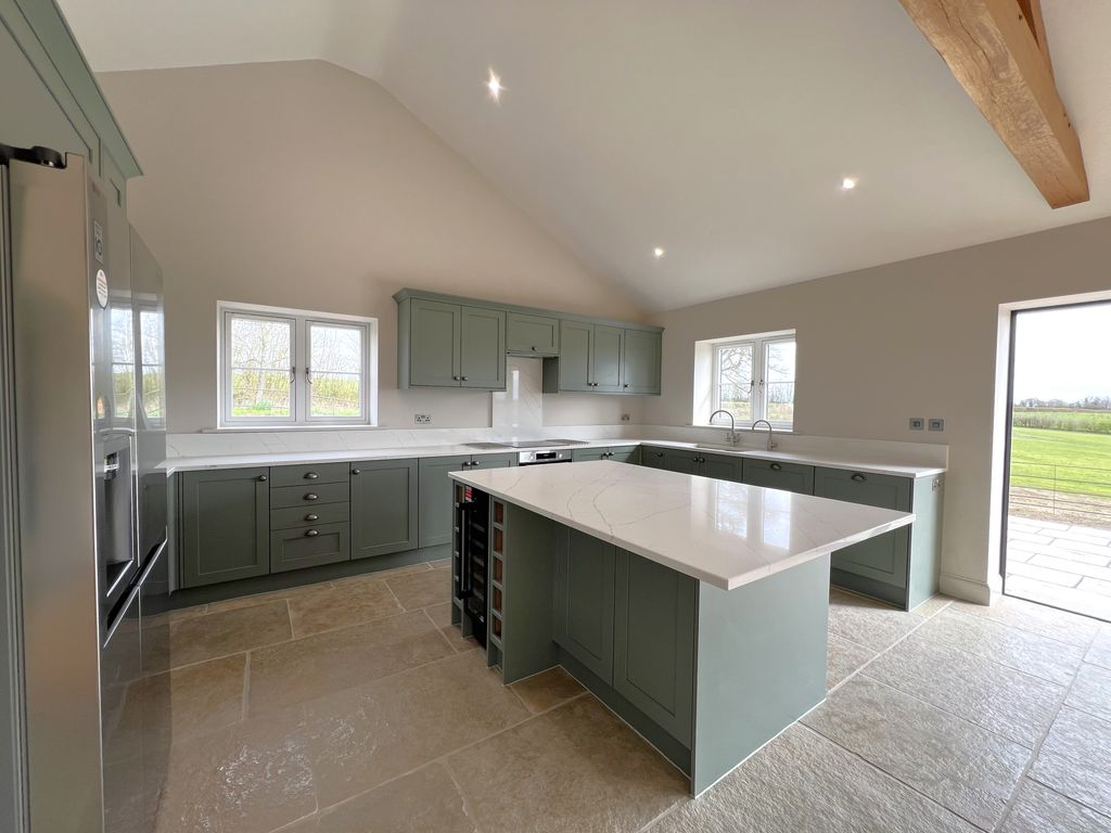 Property photo 2 of 29