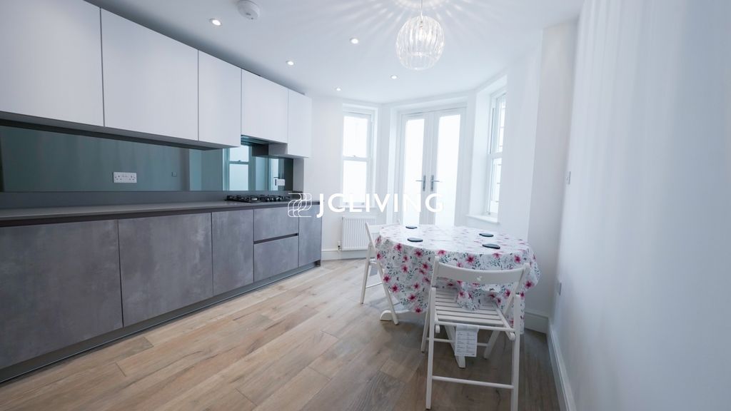 Property photo 1 of 15 Weltje Road, W6