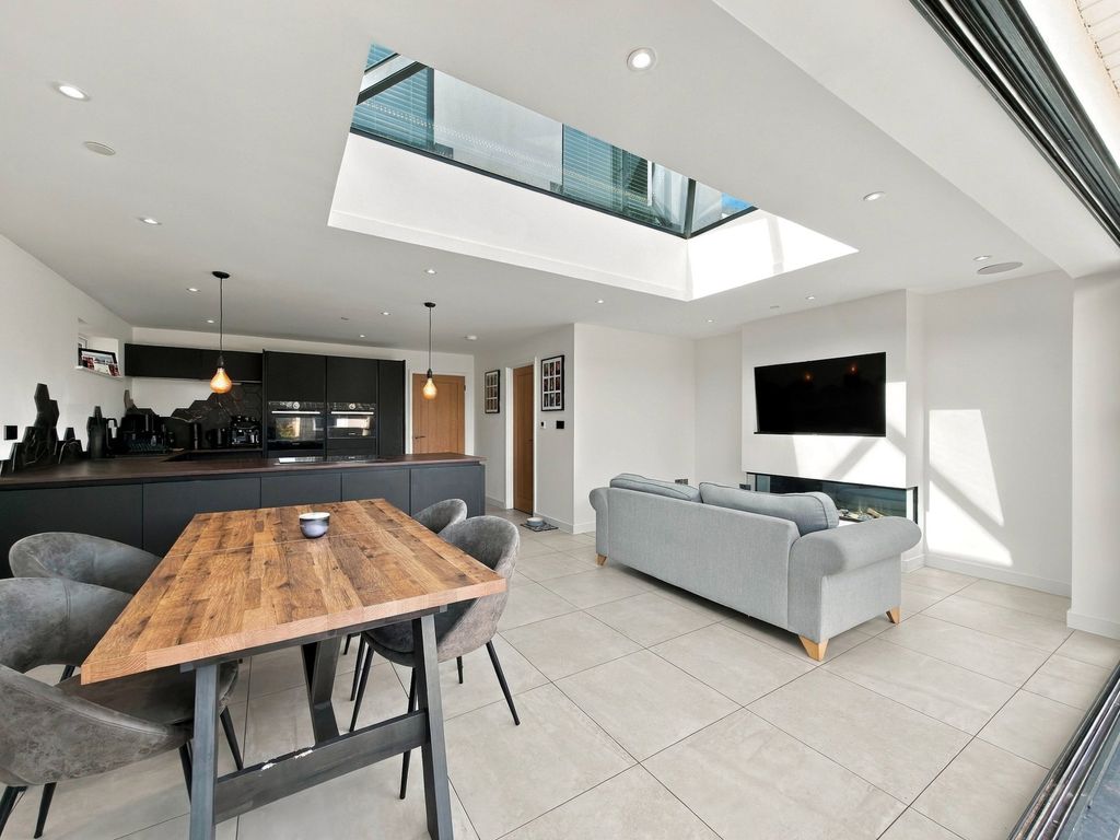 Property photo 2 of 23
