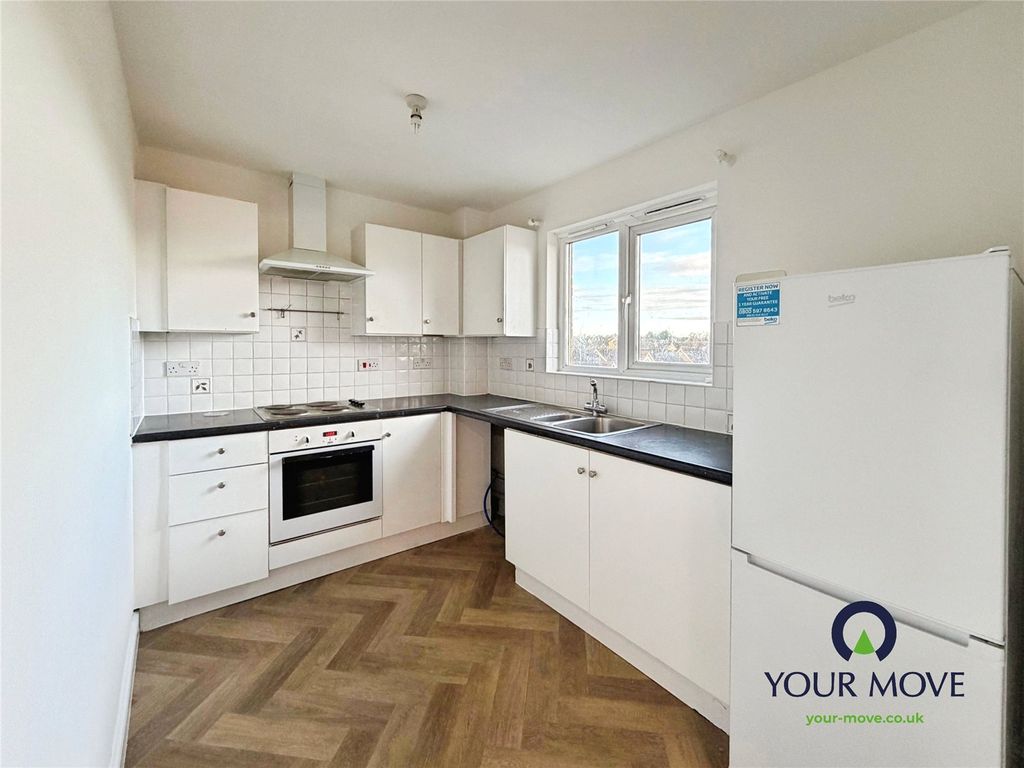 Property photo 3 of 6 Kitchen