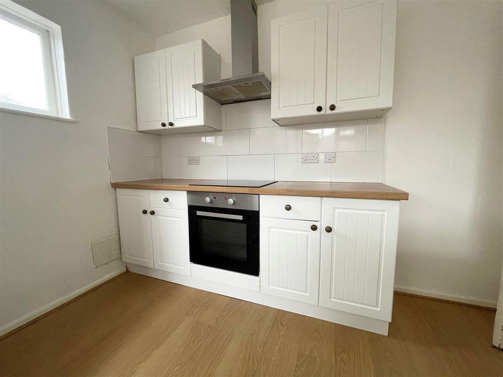 Property photo 3 of 10 Kitchen 1.Jpg