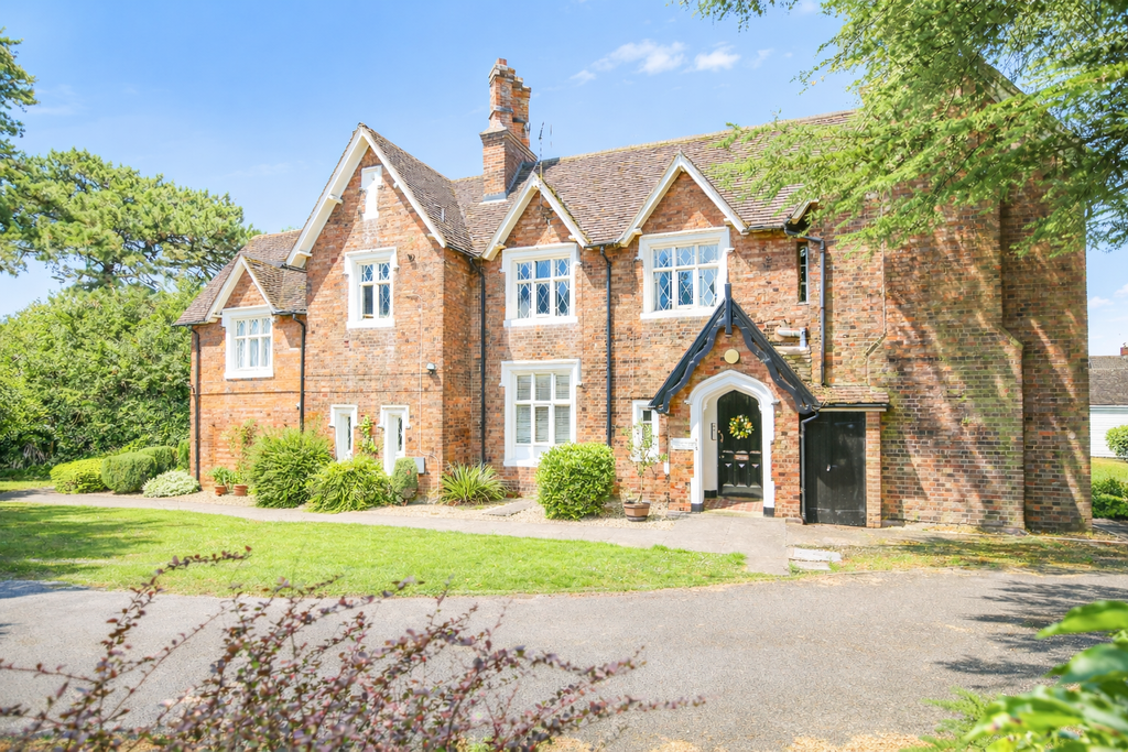 Property photo 1 of 14 E67E463c-7d49-47E7-9E85-9Fdd2B1d5675