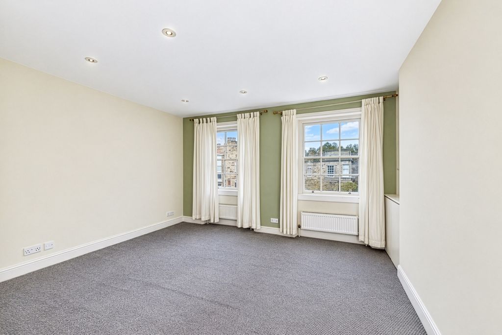 Property photo 3 of 9 Charlotte Place