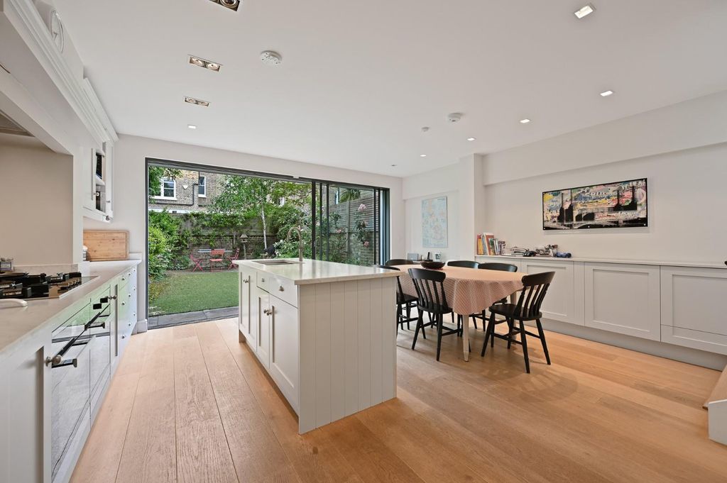 Property photo 3 of 23 Fbl - Cromwell Grove - Kitchen3 (1).Jpg