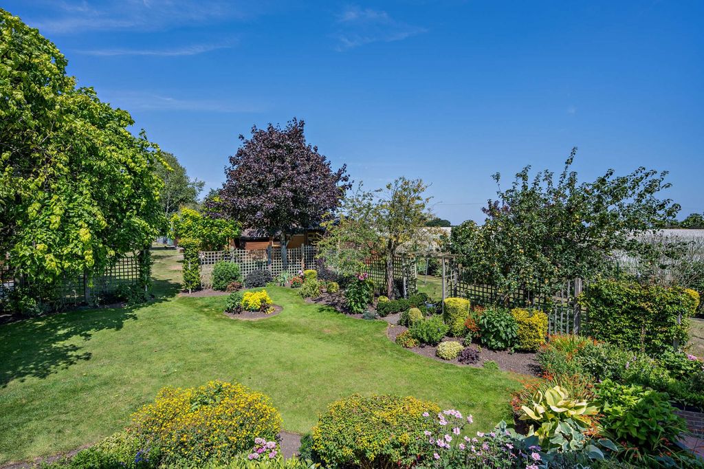 Property photo 3 of 17 Picture No. 02