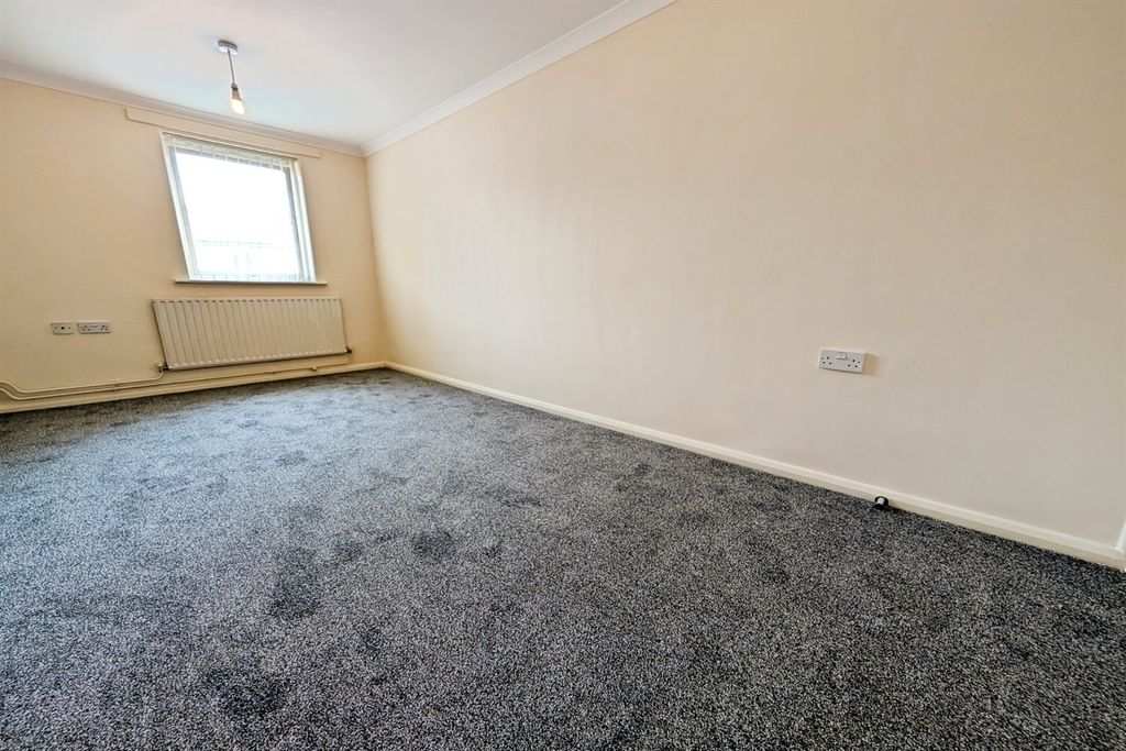 Property photo 3 of 5 (Main)