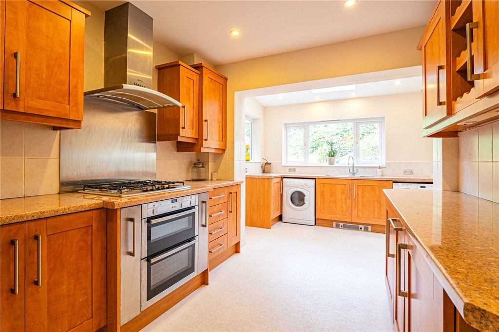 Property photo 2 of 17 Picture No. 16