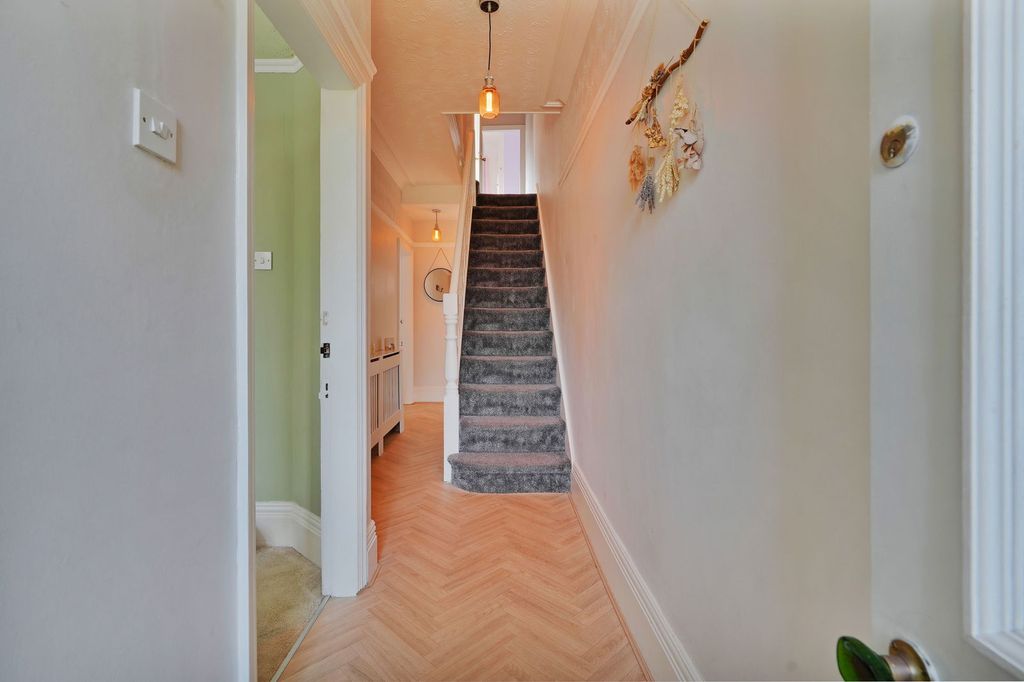 Property photo 2 of 41