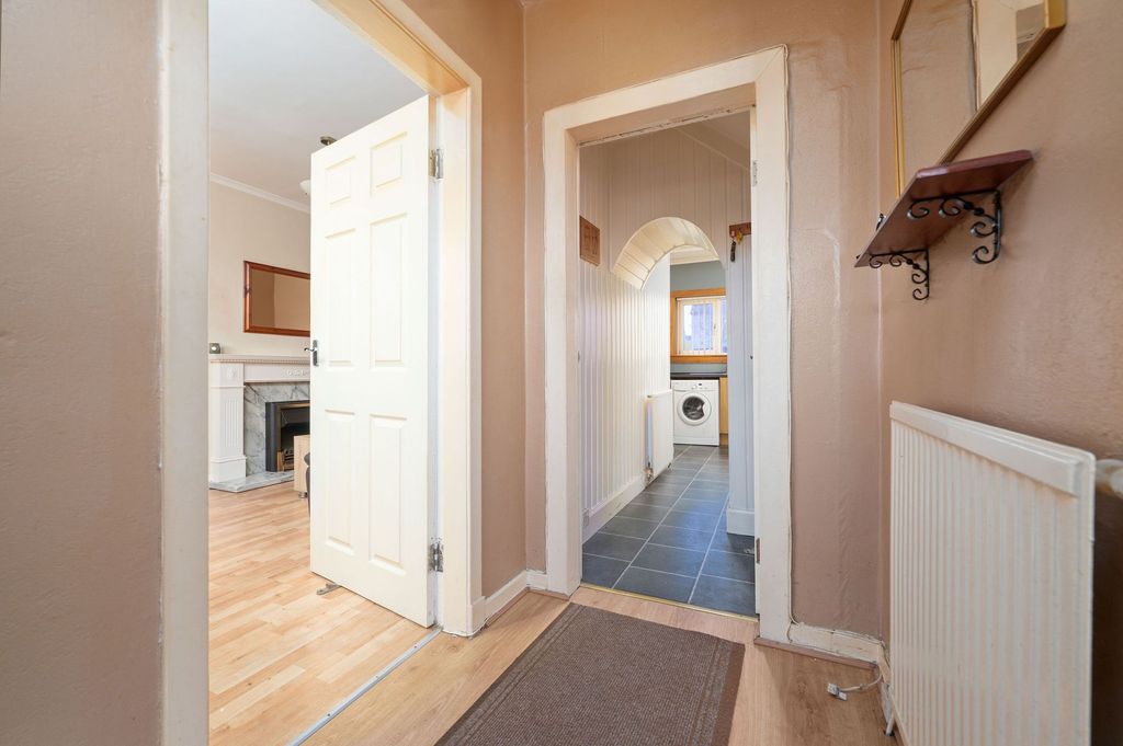 Property photo 3 of 28