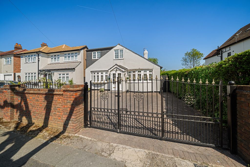 Property photo 2 of 34 4161404