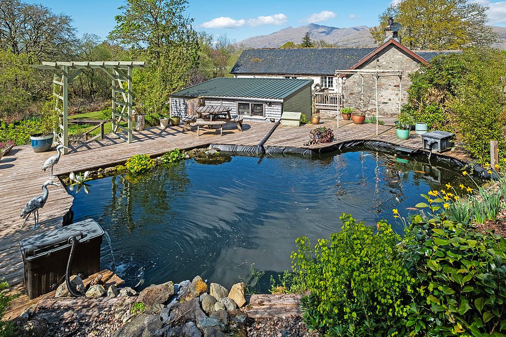 Property photo 1 of 32