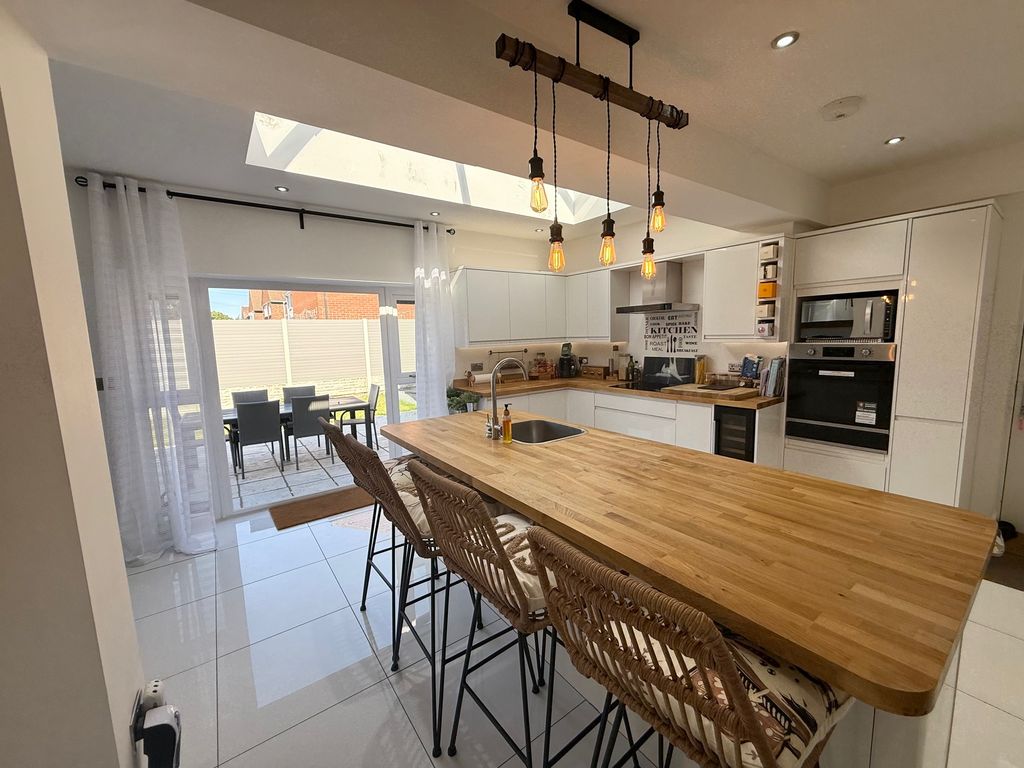 Property photo 2 of 15 Kitchen