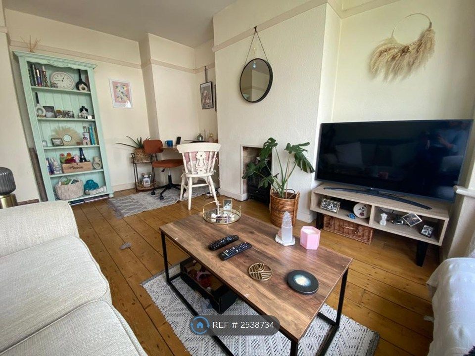 Property photo 3 of 11 Living