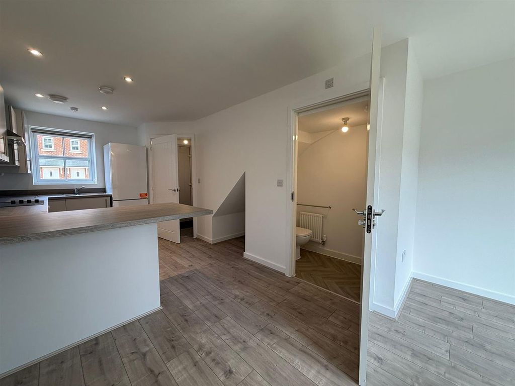 Property photo 2 of 15 2Af9c2F5-01Df-42B4-Bf48-A01ee02E46Af.Jpg