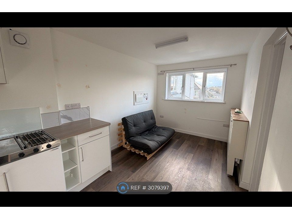 Property photo 3 of 5 Lounge, Kitchen