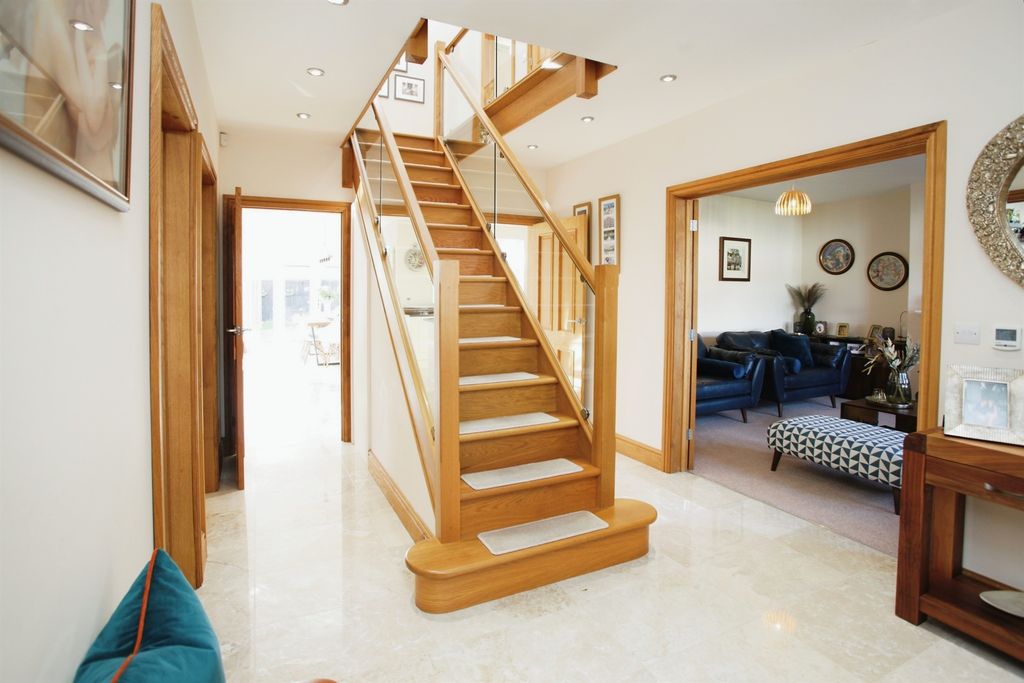 Property photo 2 of 33
