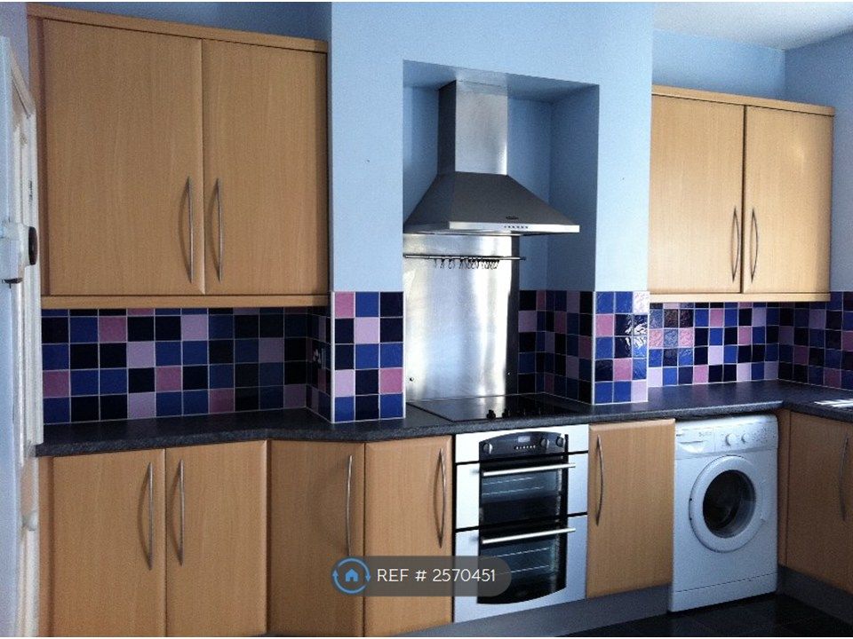 Property photo 2 of 24 Kitchen