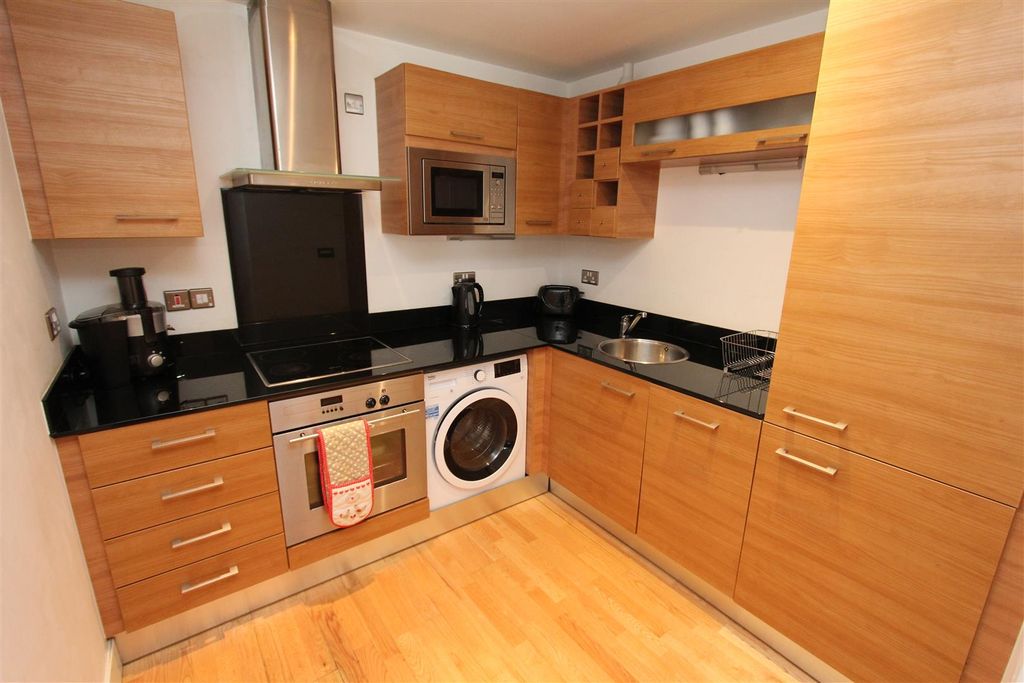 Property photo 2 of 10 Kitchen.Jpg