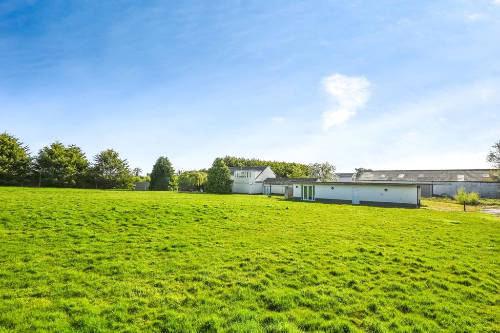 Property photo 2 of 17 Photo