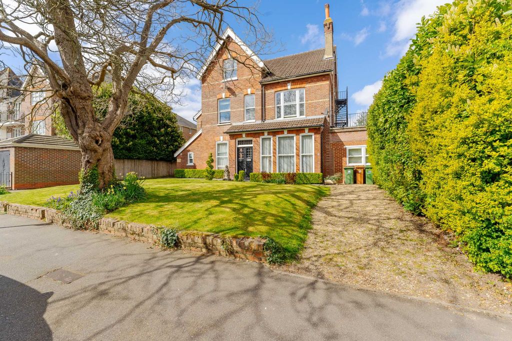 Property photo 1 of 12