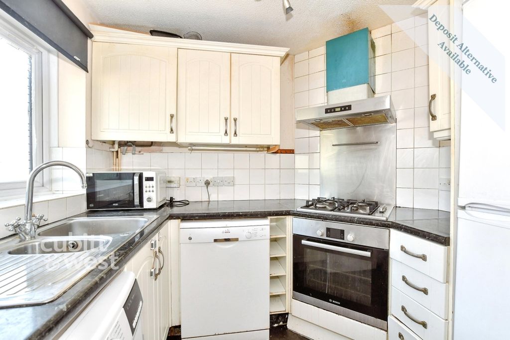 Property photo 3 of 12 Kitchen