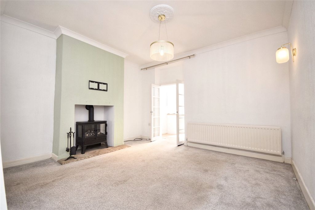 Property photo 3 of 17 Living Room