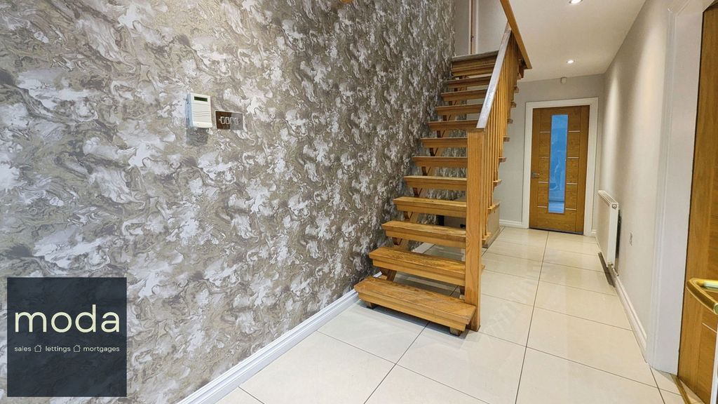 Property photo 2 of 35