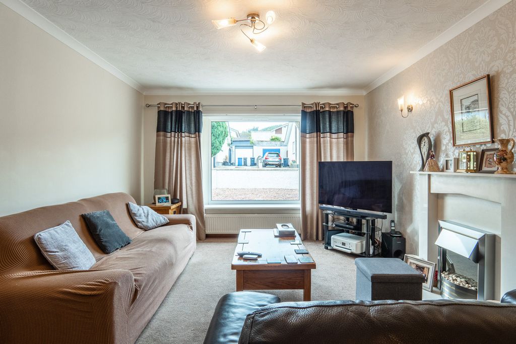 Property photo 2 of 40