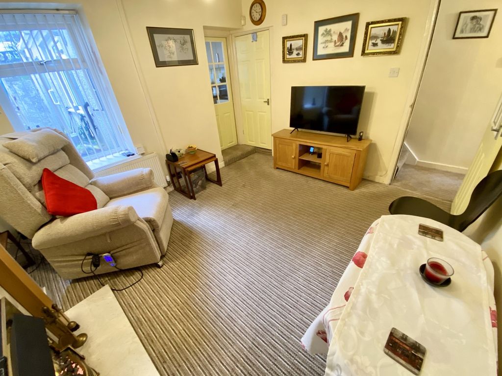 Property photo 3 of 15 Lounge