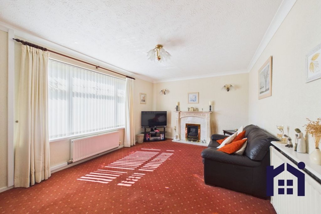 Property photo 2 of 20 Living Room