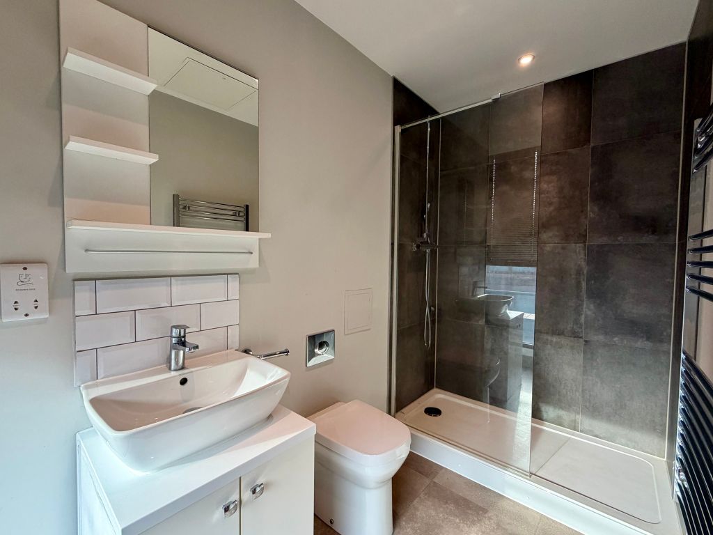 Property photo 3 of 13 Bathroom