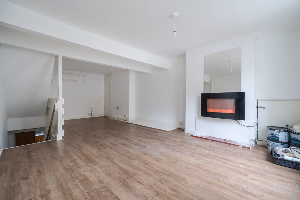 Property photo 3 of 21 Reception