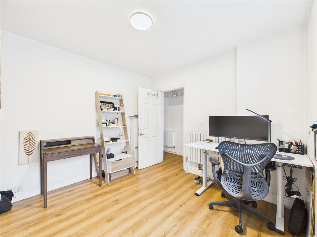 Property photo 3 of 19 Cam02885G0-Pr0509-Still004.Jpg