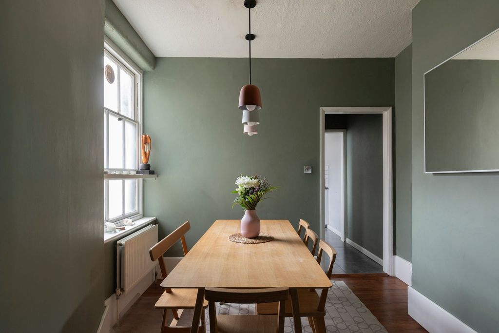 Property photo 1 of 11 Quested Court E8