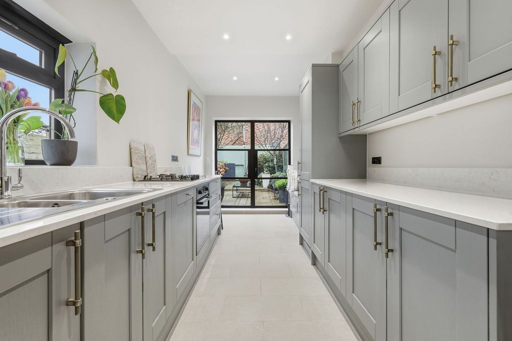 Property photo 2 of 21