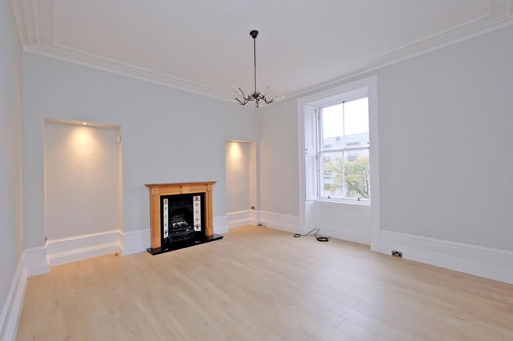 Property photo 1 of 11 Lounge