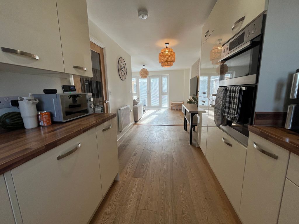 Property photo 3 of 29 Kitchen