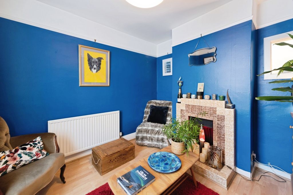 Property photo 3 of 13 Pbox-Img.Jpg