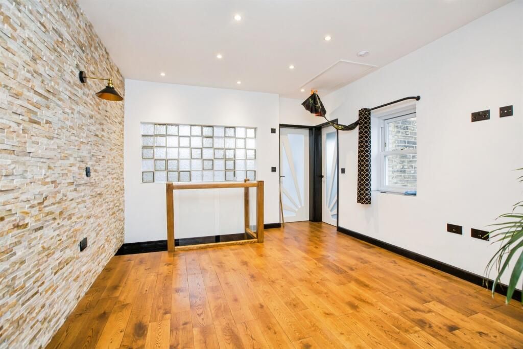 Property photo 3 of 14 Photo 2