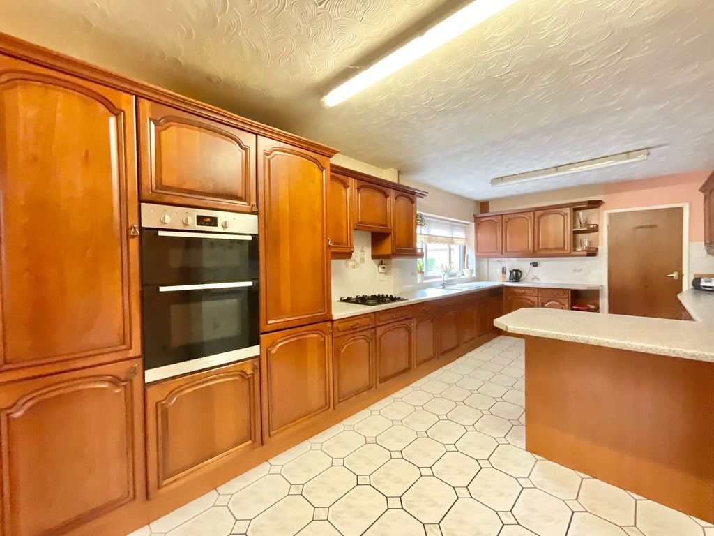 Property photo 2 of 33