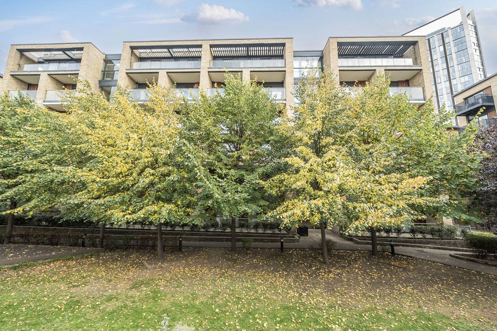 Property photo 2 of 20