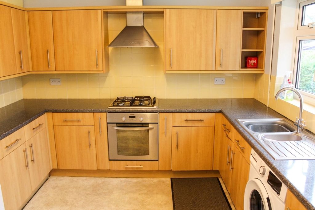 Property photo 3 of 13 Kitchen