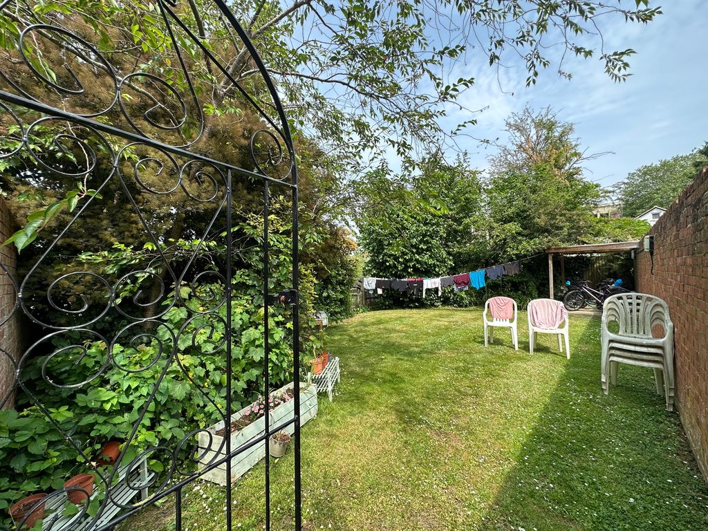 Property photo 2 of 9 Garden