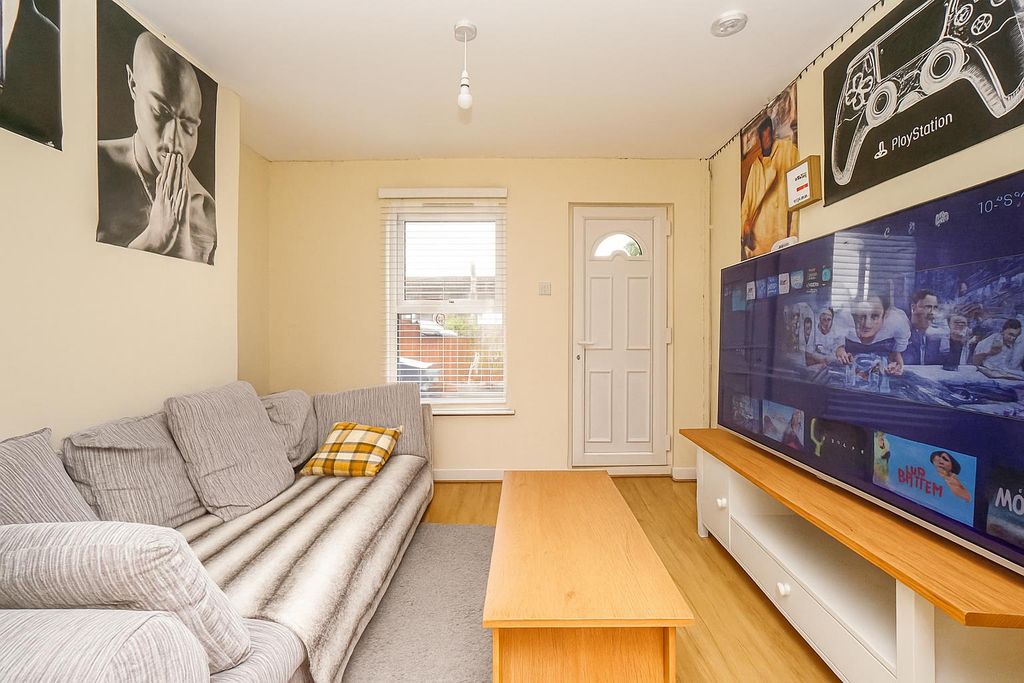 Property photo 2 of 14 Lounge.Png