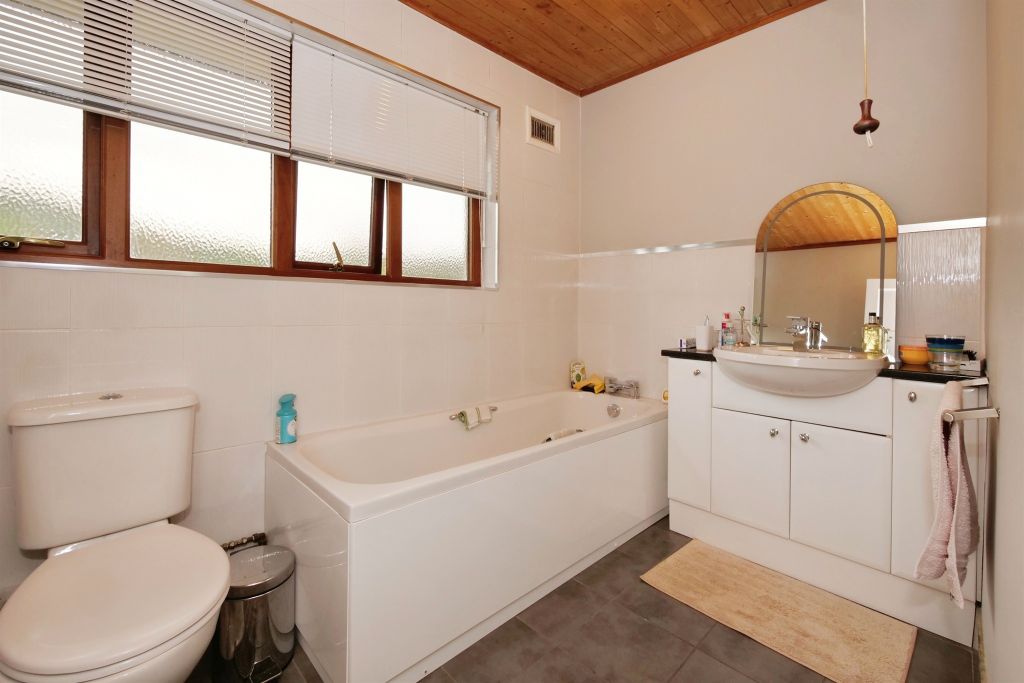 Property photo 3 of 34