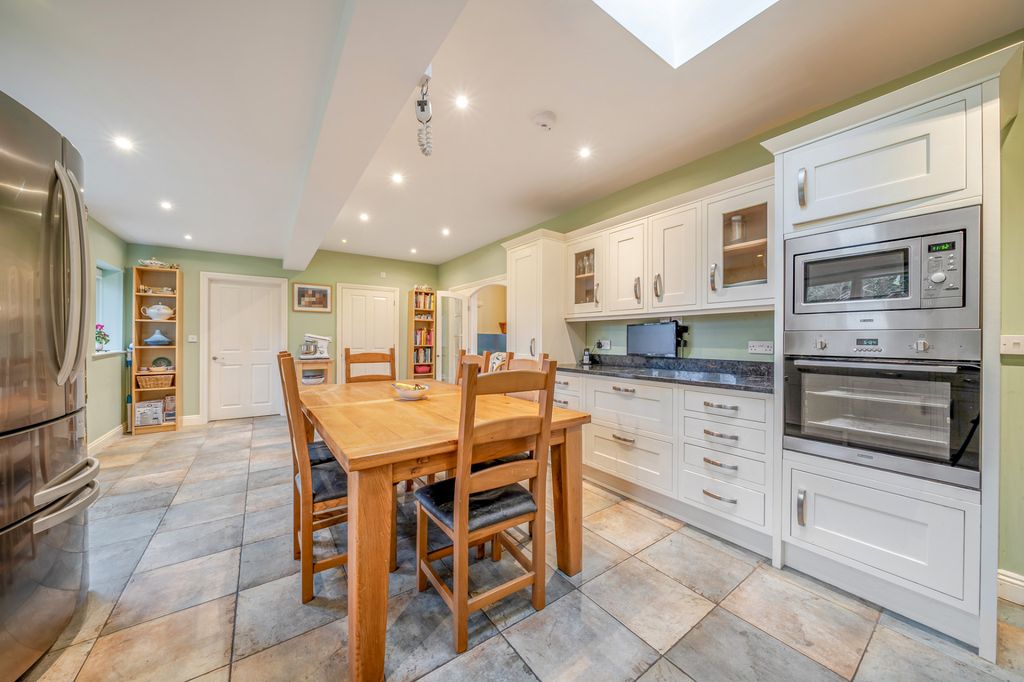 Property photo 3 of 18